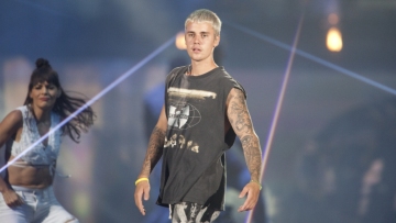 Ο Τζάστιν Μπίμπερ επιστρέφει στη σκηνή των βραβείων Grammy μετά από τέσσερα χρόνια απουσίας