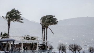 Καιρός: Ισχυρά φαινόμενα σε Κρήτη και Έβρο προβλέπουν οι μετεωρολόγοι - Προειδοποίηση Μαρουσάκη για αποπνικτική σκόνη με λασποβροχές από 16/2