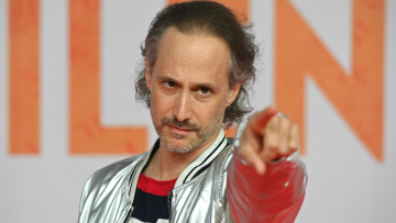 Μίχαελ Οστρόφσκι, ποιος είναι ο «πολυδιάστατος» καλλιτέχνης που θα παρουσιάσει φέτος τη Eurovision