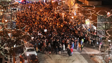 «Agitator»: Γιατί ο Τραμπ δεν μιλά για διαδηλωτές στις ΗΠΑ, αλλά για υποκινητές - Η ιστορική σημασία του όρου