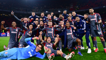 Ο Ολυμπιακός πέρασε στα playoffs του Champions League με διπλό στον Άγιαξ και ετοιμάζεται για Αταλάντα ή Λεβερκούζεν: Το πάρτι στα αποδυτήρια και το «πάμε Ολυμπιακάρα» του Έσε