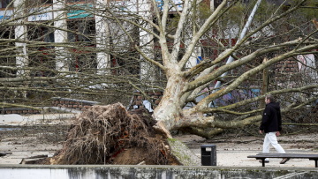Πέντε οι νεκροί από την καταιγίδα Κριστίν στην Πορτογαλία, χωρίς ρεύμα 450.000 σπίτια
