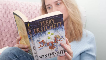 Η άνοια «φτωχαίνει» το λεξιλόγιο χρόνια πριν την διάγνωση – Το παράδειγμα ενός διάσημου συγγραφέα
