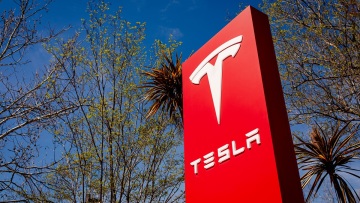 Στροφή από την Tesla: Τέλος τα Model S και X,  επενδύει 2 δισ. δολάρια στην τεχνητή νοημοσύνη