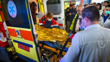 Στο Παπαγεωργίου για εξετάσεις και νοσηλεία ο Κώστας και ο Μάριος από τη Ρουμανία, το C130 ταξιδεύει προς Τιμισοάρα για να παραλάβει τις 7 σορούς