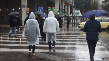 Καιρός: Ξεπέρασαν τα 110 χλμ την ώρα οι ριπές ανέμου, βροχές και καταιγίδες από το απόγευμα του Σαββάτου