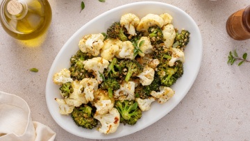 Πώς αξιοποιούμε τα κοτσάνια του μπρόκολου και τα φύλλα του κουνουπιδιού