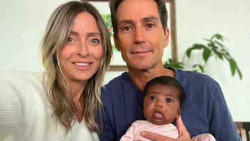 Ζευγάρι λευκών στη Φλόριντα μηνύει κλινική γονιμότητας γιατί γέννησε μαύρο μωρό - «Εμφύτευσαν λάθος έμβρυο»