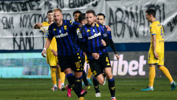 Βραδιά διπλών στη Super Legaue: Ο Άρης πέρασε από το Αγρίνιο, η ΑΕΛ από τον Βόλο και ο ΟΦΗ από το Περιστέρι, δείτε τα γκολ και τη βαθμολογία 