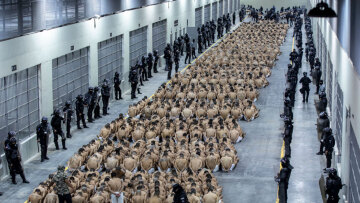 Στη «φυλακή των συμμοριών» του Ελ Σαλβαδόρ ο εκλεγμένος πρόεδρος της Χιλής 