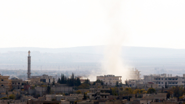 Oι τουρκικές αρχές σταμάτησαν αυτοκινητοπομπή που μετέφερε βοήθεια στην κουρδική πόλη Κομπάνι στη Συρία 