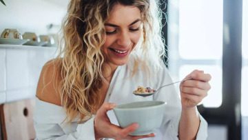 Οι επιστήμονες εξηγούν πώς η βρώμη μειώνει τη χοληστερόλη σε 2 μέρες
