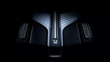 Η Rolls-Royce κρατά ζωντανό τον V12