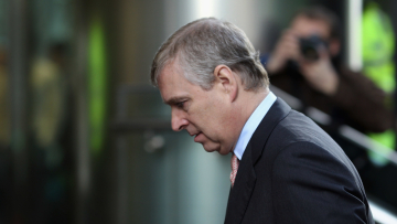 Δεύτερη γυναίκα καταγγέλλει ότι ο Έπσταϊν την έστειλε στο Ηνωμένο Βασίλειο για σεξουαλική επαφή με τον πρίγκιπα Άντριου