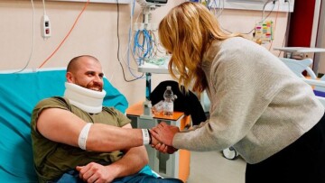 Η Μελόνι επισκέφθηκε στο νοσοκομείο αστυνομικούς που τραυματίσθηκαν στο Τορίνο, μιλά για «απόπειρα δολοφονίας»