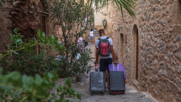 Πώς το AI αλλάζει τον ελληνικό τουρισμό: Apps ενημερώνουν από τις αλλαγές του καιρού μέχρι τις απεργίες, όλα σε πραγματικό χρόνο
