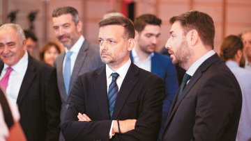 Η βελόνα στο ΠΑΣΟΚ γράφει εσωκομματικούς προσεισμούς ενόψει της μάχης του Συνεδρίου 