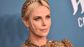 Φίλοι: Αυτοί που μένουν όταν τα πράγματα δυσκολεύουν – Η ιστορία της Σαρλίζ Θερόν