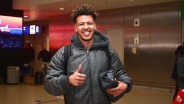 Στην Αθήνα ο Κλέιτον για τη μεταγραφή του στον Ολυμπιακό: Είμαι ευτυχισμένος, ήρθα να βάλω πολλά γκολ