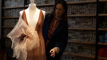 Η παράδοση και η σύγχρονη ματιά στη μόδα μέσα από το βλέμμα της Denise Ελευθερίου