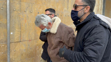 Στον ανακριτή οι συλληφθέντες για την δολοφονία των δύο γυναικών σε υπόγειο στη Θεσσαλονίκη, δείτε βίντεο