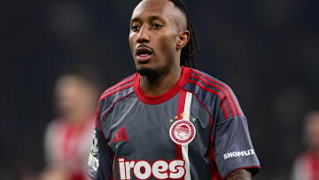 Ζέλσον Μαρτίνς για την ανανέωση με τον Ολυμπιακό: Είμαι ευτυχισμένος, εύχομαι να συνεχίσουμε να πανηγυρίζουμε μεγάλες νίκες 