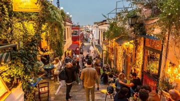 Απόκριες στην Αθήνα – Πού βγαίνουμε σε Ψυρρή, Μοναστηράκι και Πλάκα, από το πρωί μέχρι το βράδυ