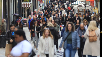 Ευρωβαρόμετρο: Ένας στους δύο πολίτες στην ΕΕ απαισιόδοξος για το μέλλον του κόσμου, 56% στην Ελλάδα