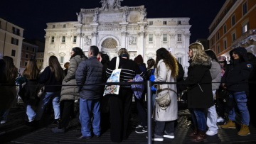 Παρατράγουδα με τα κέρματα τις πρώτες ημέρες εφαρμογής του εισιτηρίου στη Φοντάνα ντι Τρέβι