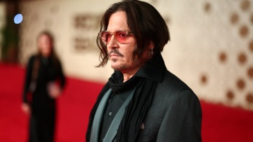 Τζόνι Ντεπ: Αγνώριστος στον ρόλο του «Σκρουτζ» στη νέα ταινία «Μια χριστουγεννιάτικη ιστορία»
