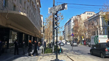 Το «Αιολικό» του γλύπτη Takis τοποθετήθηκε στη Βουκουρεστίου, δείτε βίντεο από το έργο στο κέντρο της Αθήνας