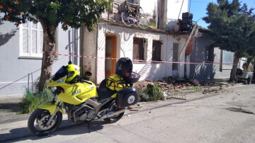 Αναστάτωση στον Βόλο, 41χρονη τραυματίστηκε όταν υποχώρησε μπαλκόνι 