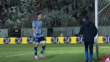 Απίστευτο σκηνικό στη Βραζιλία: Τερματοφύλακας ζήτησε... τάιμ άουτ για να πάει τουαλέτα, δείτε βίντεο