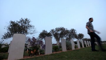 Οι Ισραηλινοί ισοπέδωσαν μέρος από το πολεμικό νεκροταφείο της Γάζας
