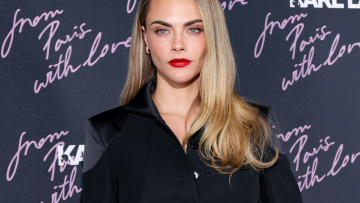 Bye ξανθό, hello shaggy! Η Cara Delevingne άλλαξε τα μαλλιά της, υιοθετώντας τις τάσεις της σεζόν
