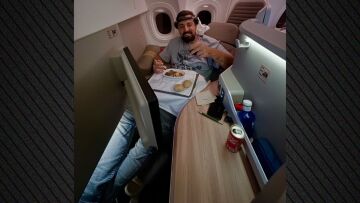 Ο Gio επιστρέφει Ελλάδα μετά την οικειοθελή αποχώρηση από το Survivor, η ανάρτηση μέσα από το αεροπλάνο