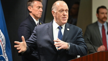 Η κυβέρνηση Τραμπ αποσύρει 700 πράκτορες της ICE από τη Μινεσότα