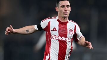 ΑΕΚ: Καταγγελία εναντίον του Ποντένσε για ρίψη ομπρέλας στην κερκίδα!