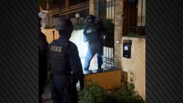 Καρέ καρέ η επιχείρηση της ΕΛΑΣ για εξάρθρωση σπείρας ναρκωτικών στην Αττική