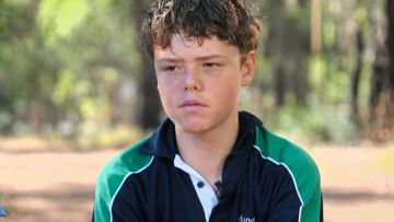 Αγόρι 13 ετών κολύμπησε για ώρες στη θάλασσα για να σώσει την οικογένειά του
