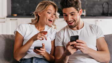 Ένα νέο trend στα social media θέλει τους άντρες να κρατούν σημειώσεις για τις συντρόφους τους