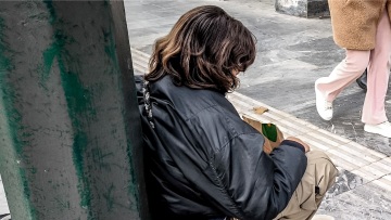 Πάνω από 400 θύματα εμπορίας και εκμετάλλευσης εντοπίστηκαν να επαιτούν σε Θεσσαλονίκη και Αθήνα