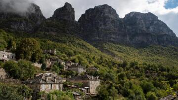 Traveller Review Awards 2026: Οι λίστες με τις 10 πιο φιλόξενες περιοχές και πόλεις στην Ελλάδα και στον κόσμο