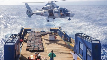 Το πολεμικό ναυτικό της Γαλλίας κατέσχεσε πάνω από 4 τόνους κοκαΐνης σε πλοίο στη γαλλική Πολυνησία