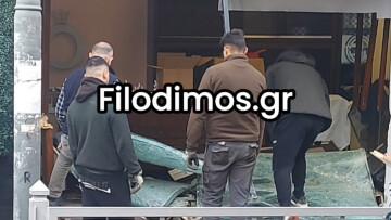 Έριξαν κλεμμένο αυτοκίνητο πάνω σε τζαμαρία κοσμηματοπωλείου στο Αίγιο και το λήστεψαν