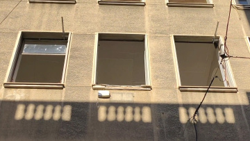 Γυψοσανίδα έπεσε από σπίτι 2ου ορόφου σε 70χρονη στην Ερμού, μεταφέρθηκε στο νοσοκομείο