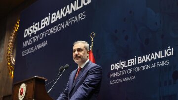 Κυπριακό, Τελωνειακή Ένωση και θεωρήσεις Σένγκεν συζήτησε ο Φιντάν με τον επίτροπο Διεύρυνσης της ΕΕ