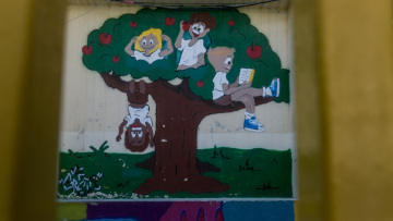 Καταγγελία για πτώση κεραμιδιών σε προαύλιο σχολείου στην Ηλιούπολη ενώ έπαιζαν μαθητές
