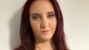 H τυφλή συγγραφέας Χριστίνα Σαρρή υπέστη παρενόχληση: «Θεώρησε καλή ευκαιρία να με χουφτ*σει»