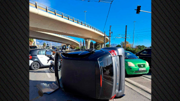 Μια γυναίκα ελαφρά τραυματίας μετά από τροχαίο στο Φάληρο, δείτε βίντεο